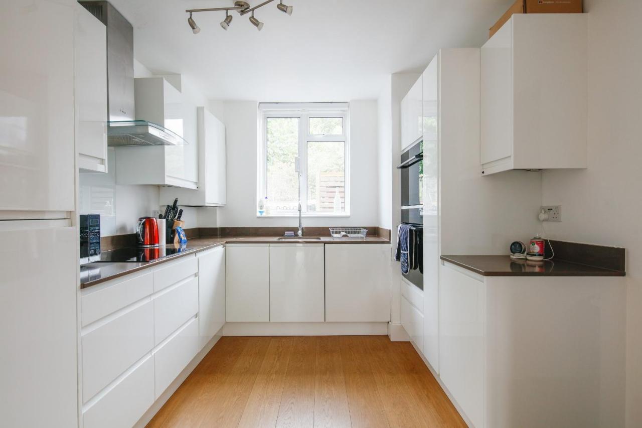 Bright & Welcoming Garden Flat Sleeps 6 In Style Appartamento Londra