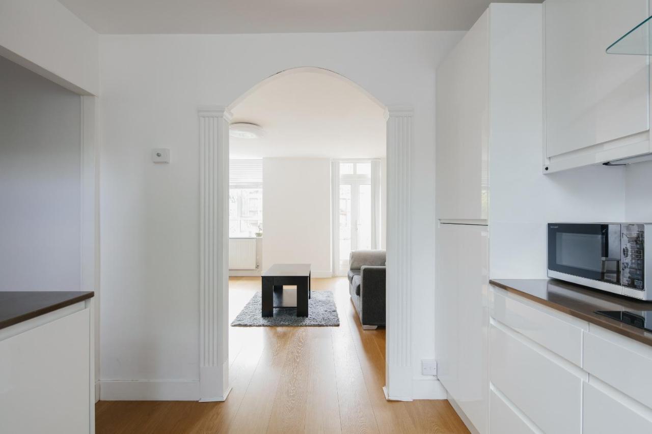 Bright & Welcoming Garden Flat Sleeps 6 In Style * Londra
