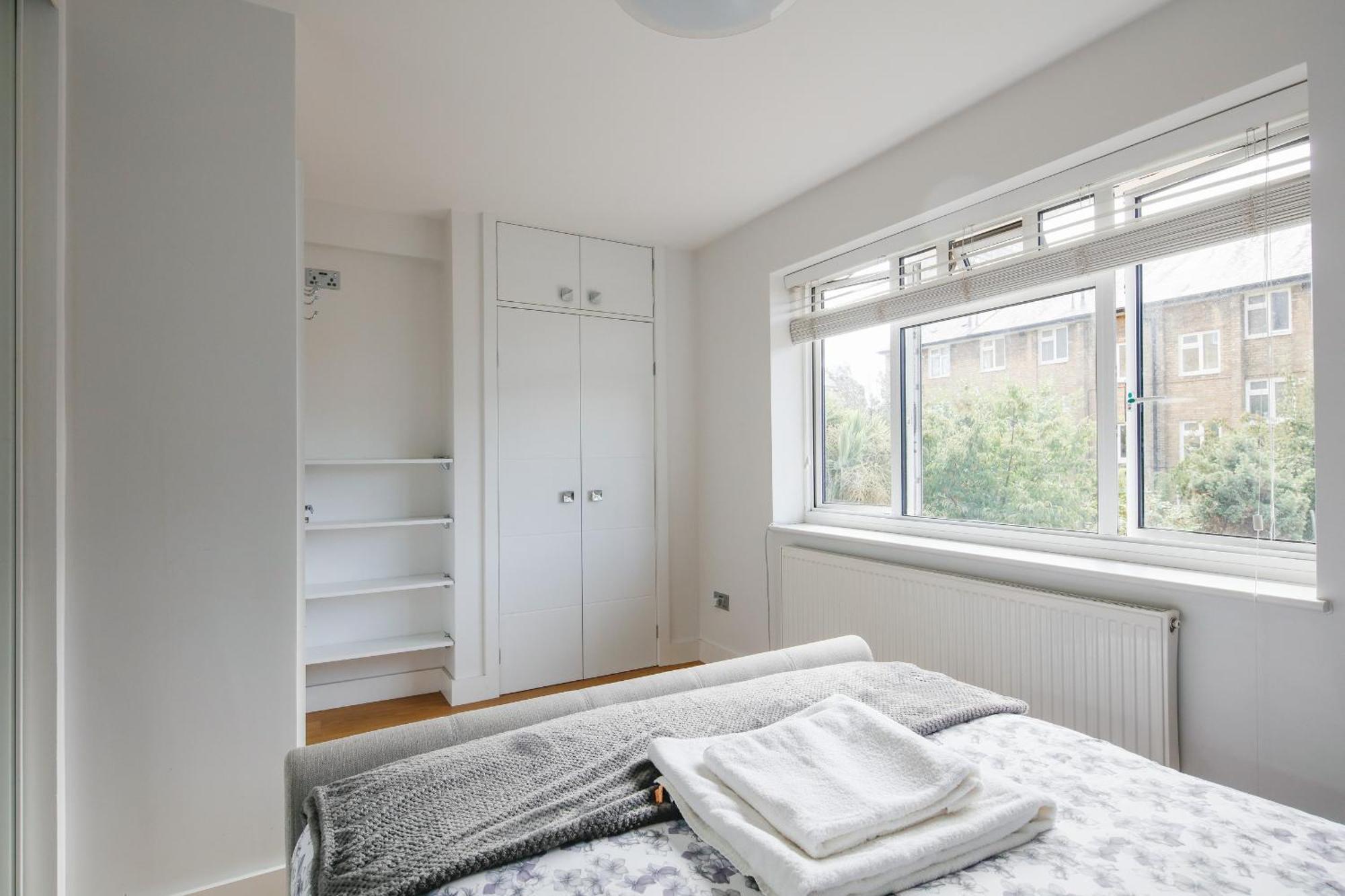 Bright & Welcoming Garden Flat Sleeps 6 In Style Londra
