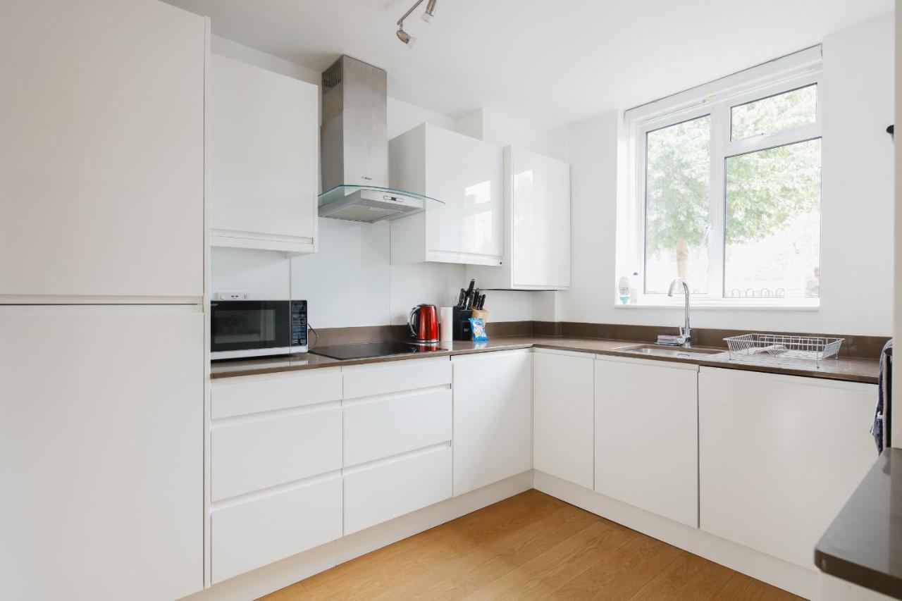 Bright & Welcoming Garden Flat Sleeps 6 In Style Appartamento