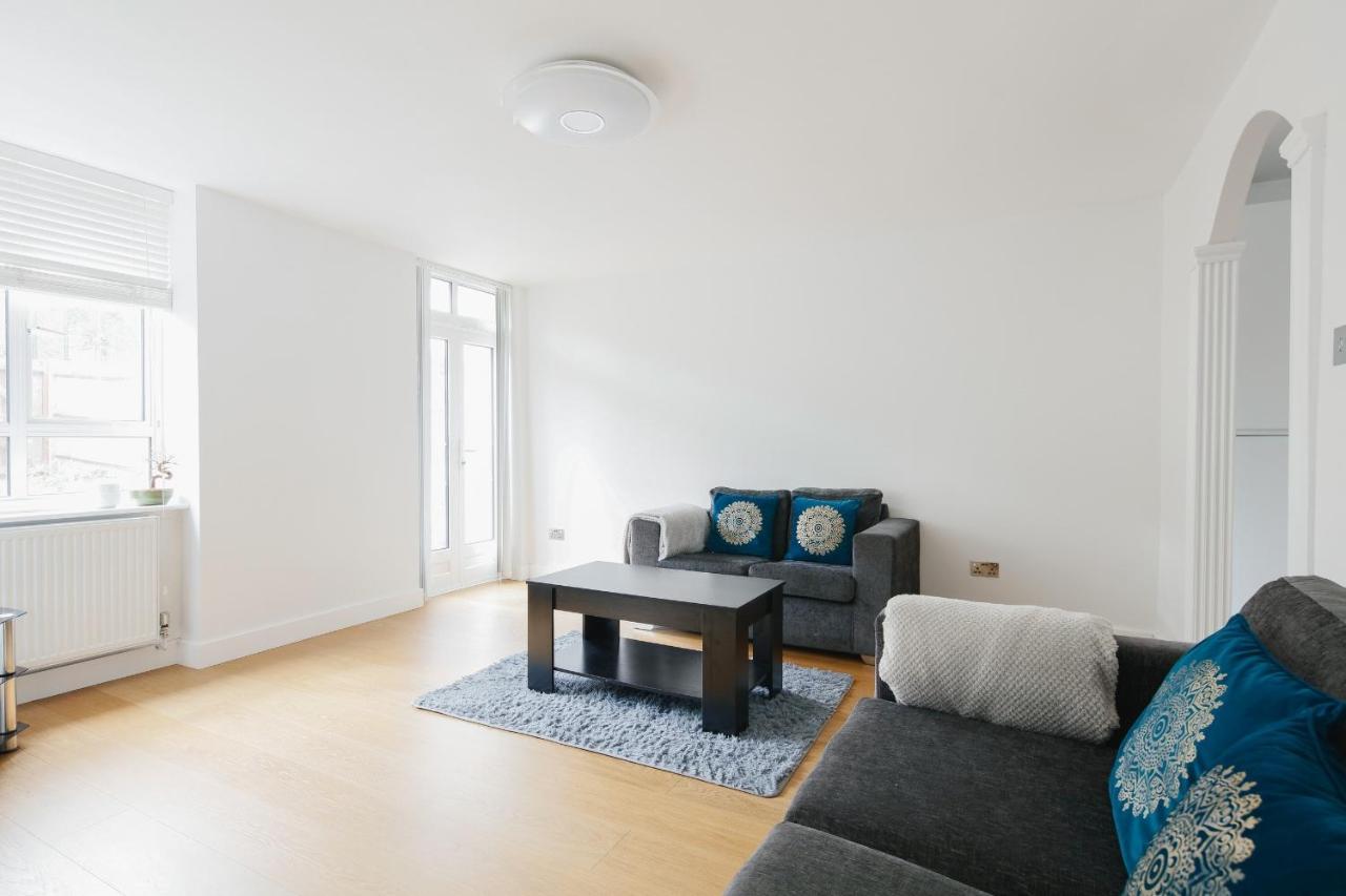 Bright & Welcoming Garden Flat Sleeps 6 In Style Appartamento Londra