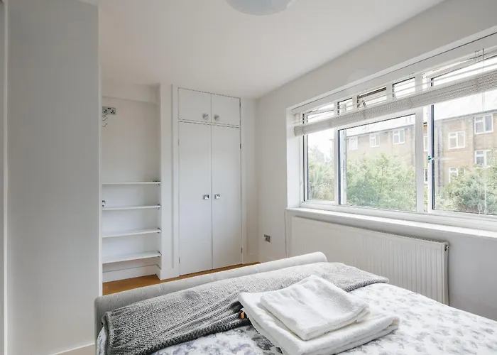 Bright & Welcoming Garden Flat Sleeps 6 In Style